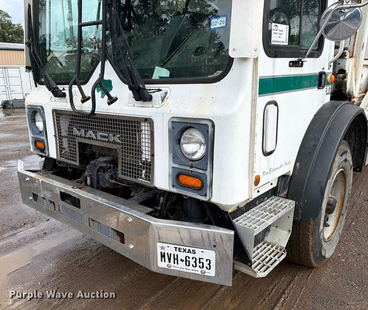 image for item ED5048 1999 Mack refuse truck