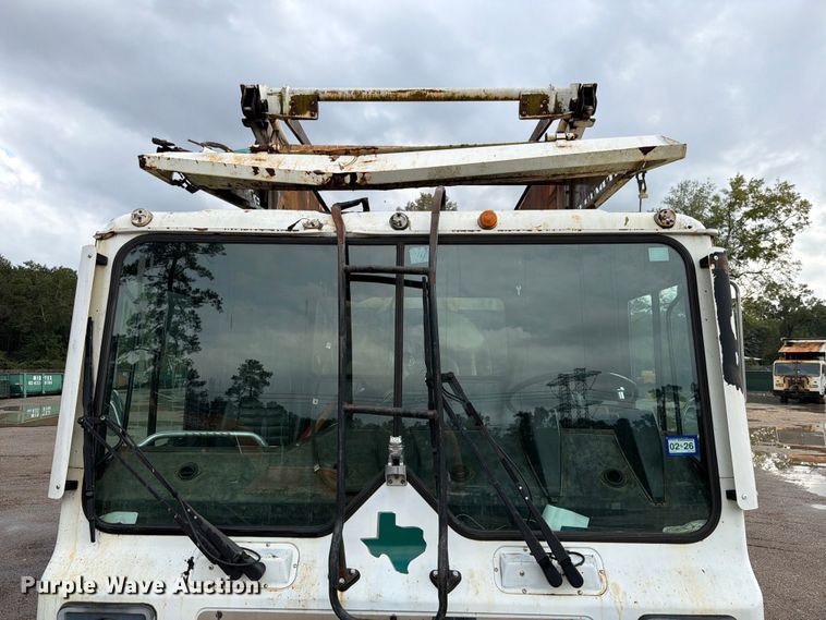 image for item ED5048 1999 Mack refuse truck