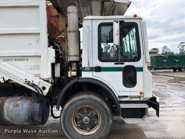 image for item ED5048 1999 Mack refuse truck