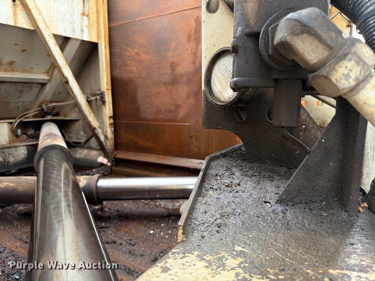 image for item ED5048 1999 Mack refuse truck