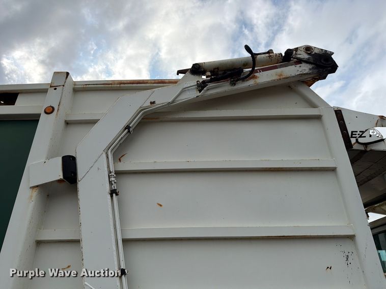 image for item ED5048 1999 Mack refuse truck