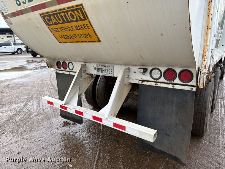 image for item ED5048 1999 Mack refuse truck