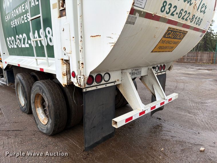 image for item ED5048 1999 Mack refuse truck