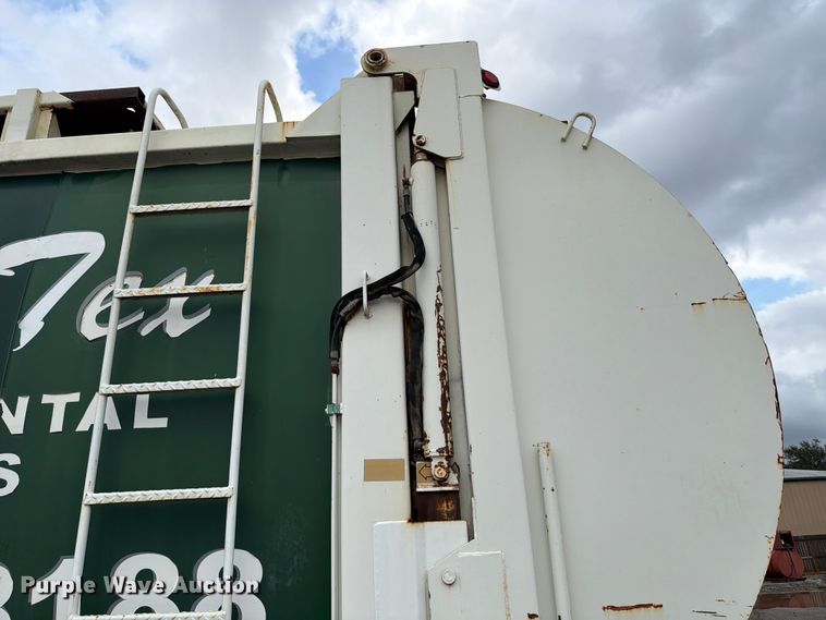 image for item ED5048 1999 Mack refuse truck