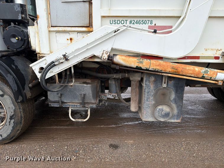 image for item ED5048 1999 Mack refuse truck