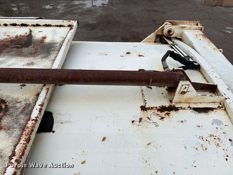 image for item ED5048 1999 Mack refuse truck