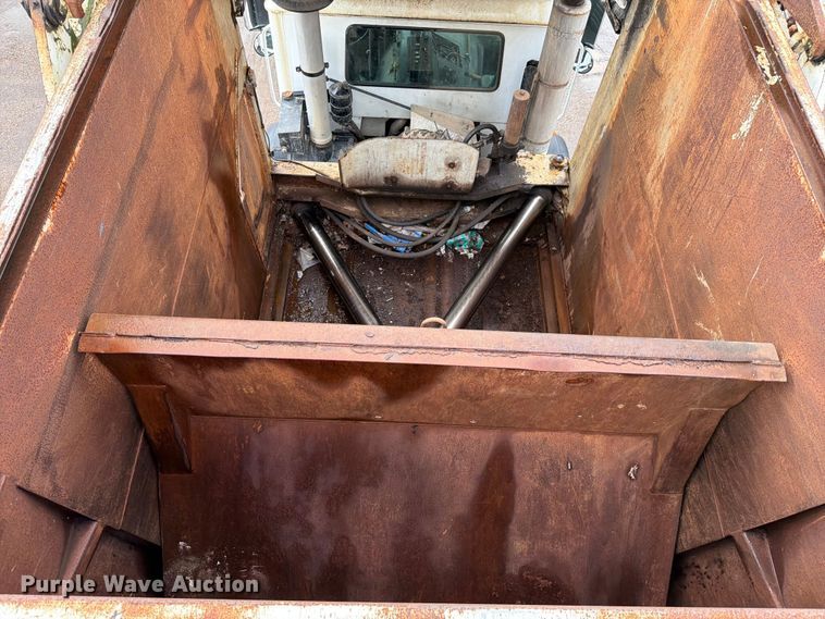 image for item ED5048 1999 Mack refuse truck