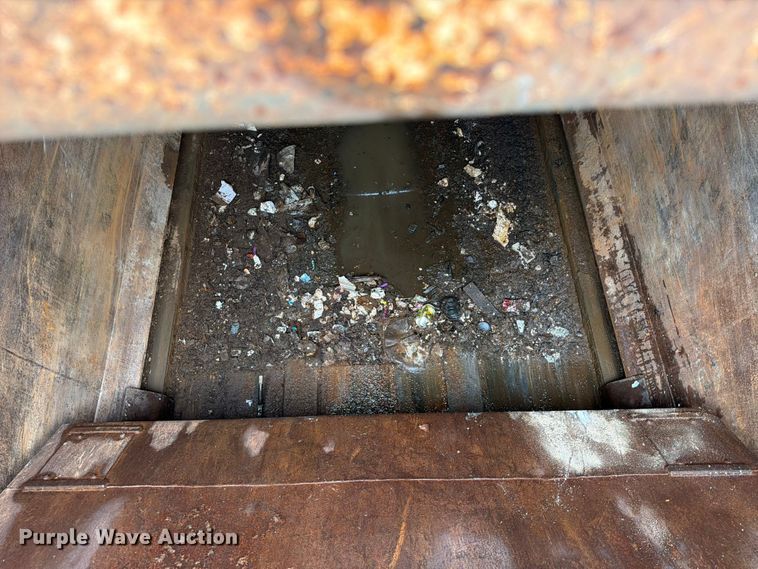 image for item ED5048 1999 Mack refuse truck