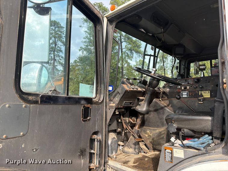 image for item ED5048 1999 Mack refuse truck