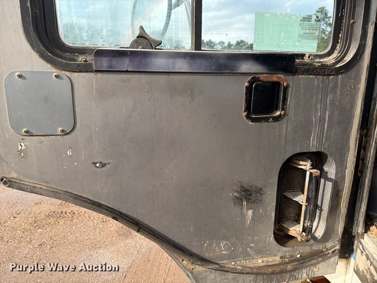 image for item ED5048 1999 Mack refuse truck