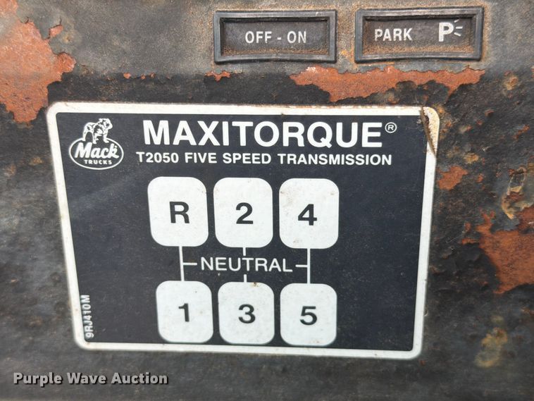 image for item ED5048 1999 Mack refuse truck