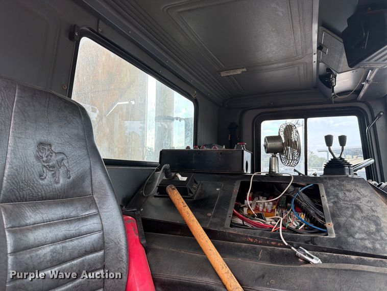 image for item ED5048 1999 Mack refuse truck