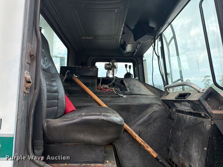 image for item ED5048 1999 Mack refuse truck