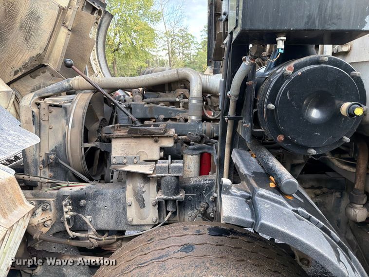 image for item ED5048 1999 Mack refuse truck