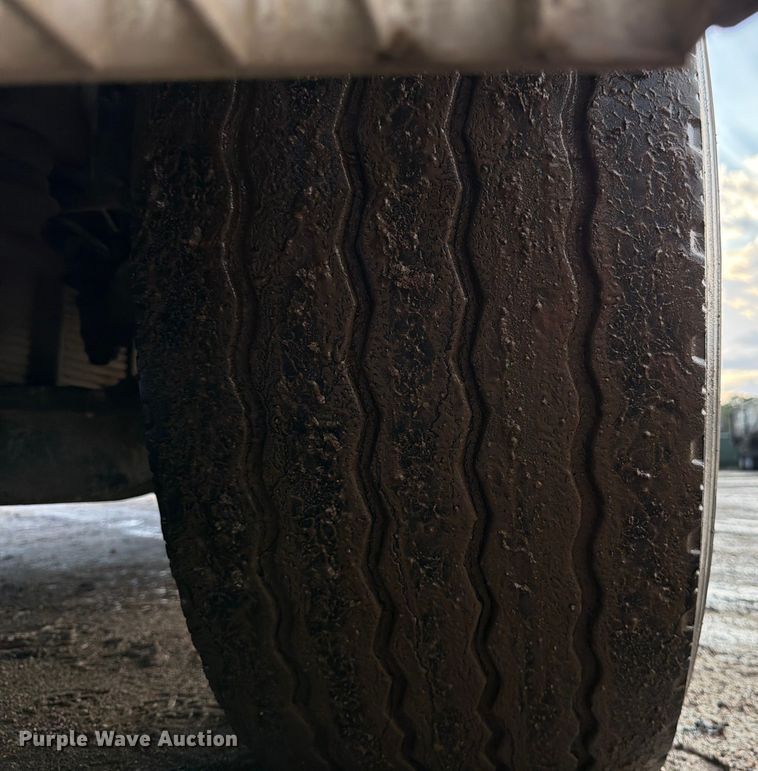 image for item ED5048 1999 Mack refuse truck