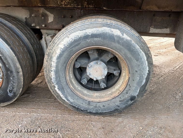 image for item ED5048 1999 Mack refuse truck