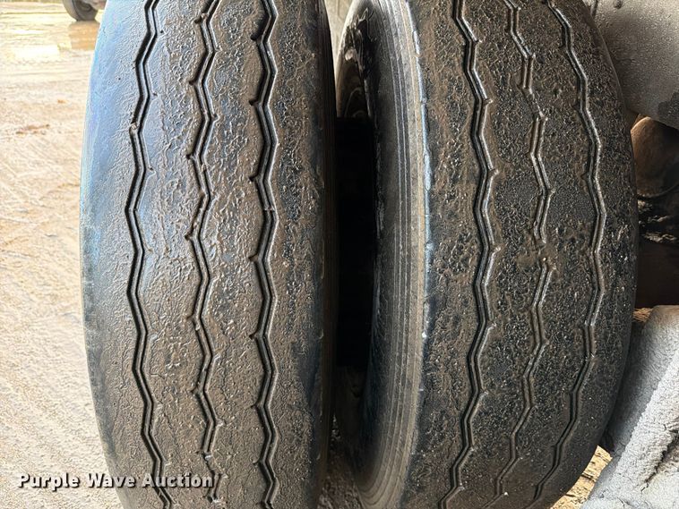 image for item ED5048 1999 Mack refuse truck