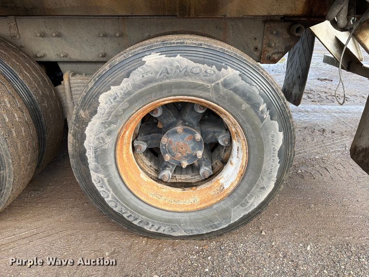 image for item ED5048 1999 Mack refuse truck