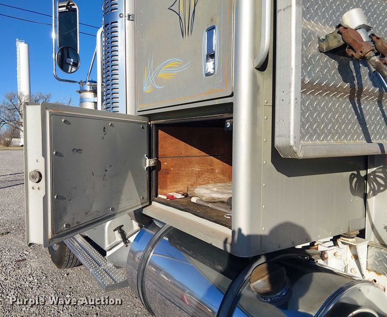 image for item EE1382 1979 GMC General semi truck