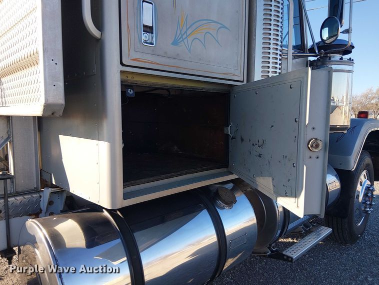 image for item EE1382 1979 GMC General semi truck