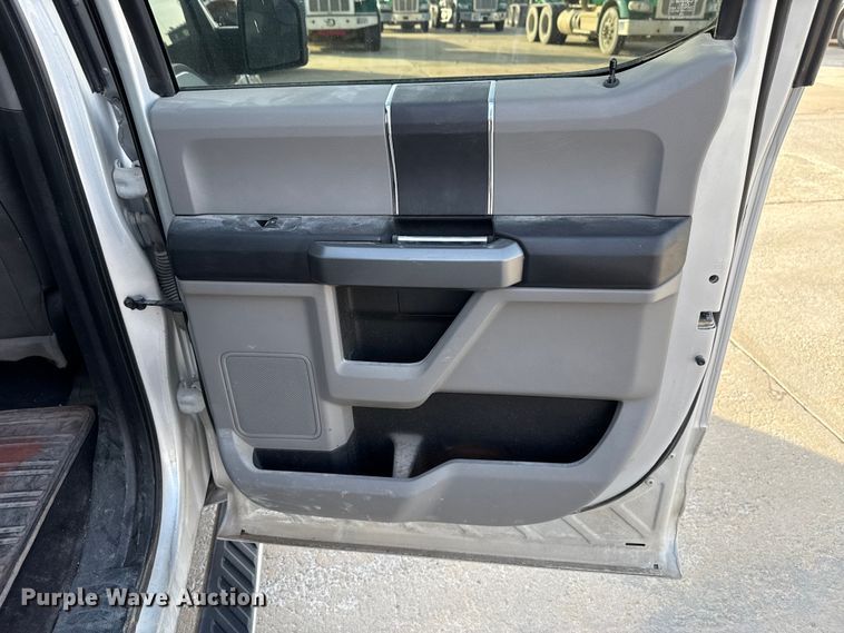 image for item EE3379 2016 Ford F150 SuperCrew pickup truck