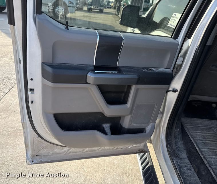 image for item EE3379 2016 Ford F150 SuperCrew pickup truck