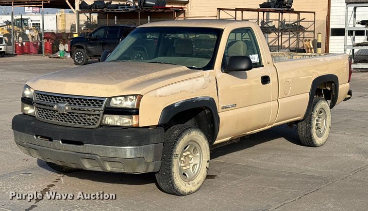 image for item EE3381 2005 Chevrolet Silverado 2500HD pickup truck