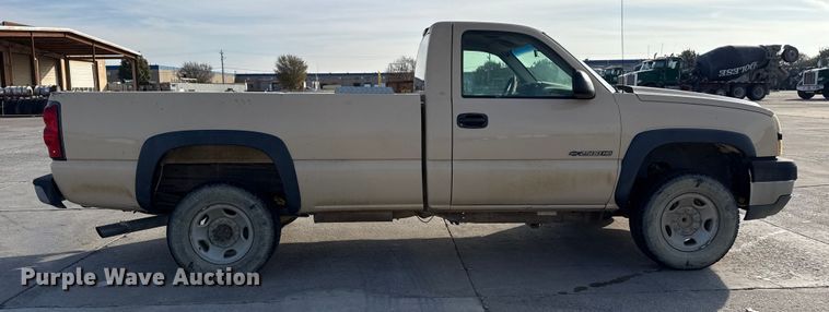 image for item EE3381 2005 Chevrolet Silverado 2500HD pickup truck