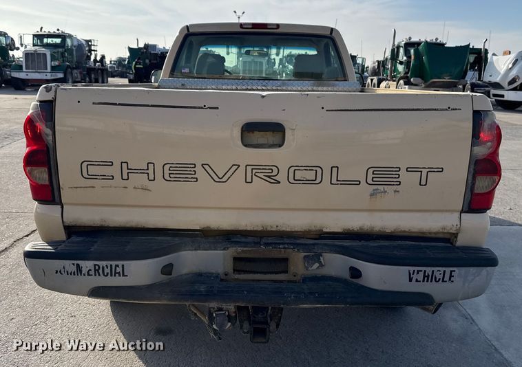 image for item EE3381 2005 Chevrolet Silverado 2500HD pickup truck