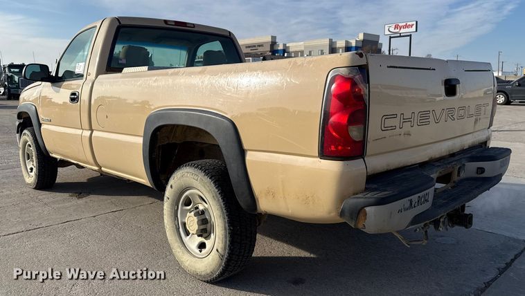image for item EE3381 2005 Chevrolet Silverado 2500HD pickup truck