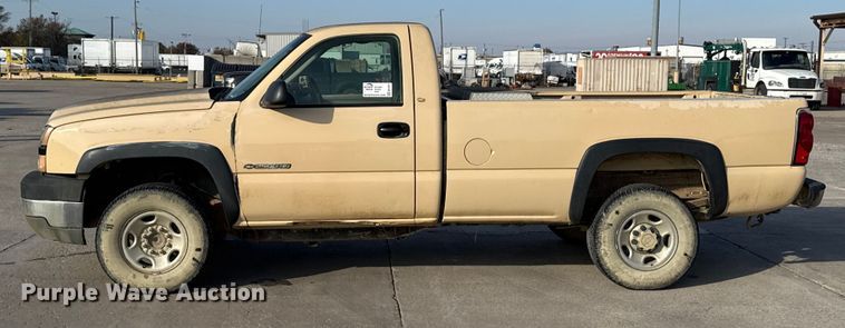 image for item EE3381 2005 Chevrolet Silverado 2500HD pickup truck