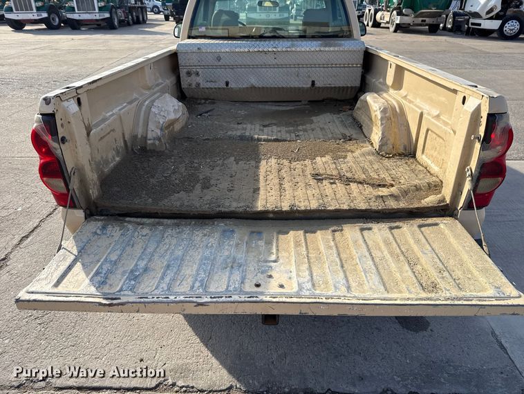 image for item EE3381 2005 Chevrolet Silverado 2500HD pickup truck