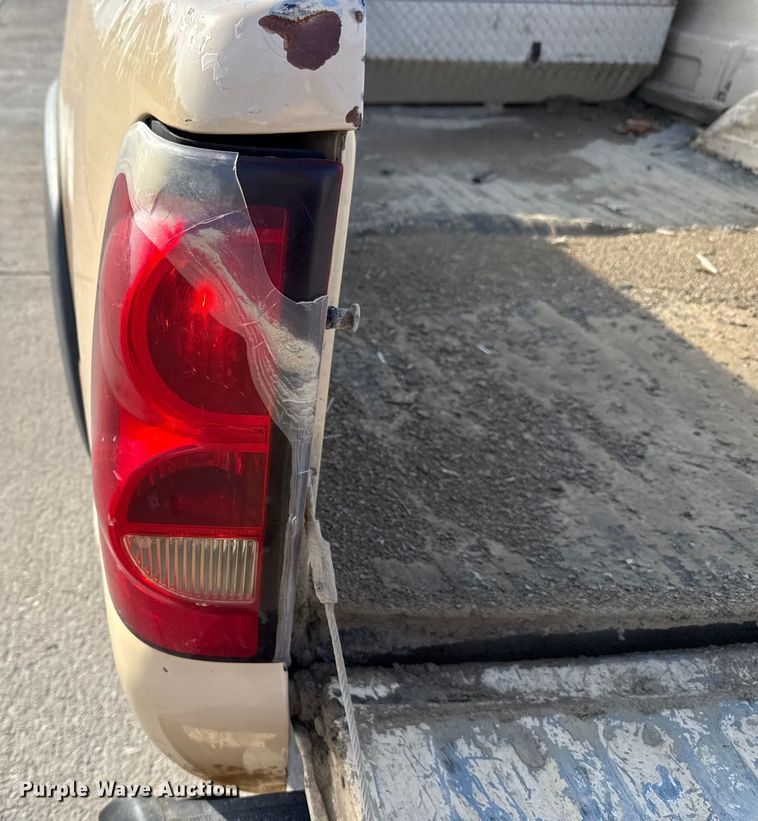 image for item EE3381 2005 Chevrolet Silverado 2500HD pickup truck