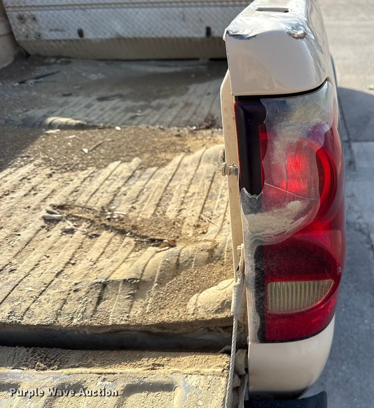 image for item EE3381 2005 Chevrolet Silverado 2500HD pickup truck