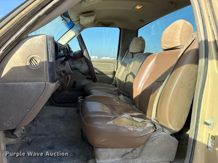 image for item EE3381 2005 Chevrolet Silverado 2500HD pickup truck