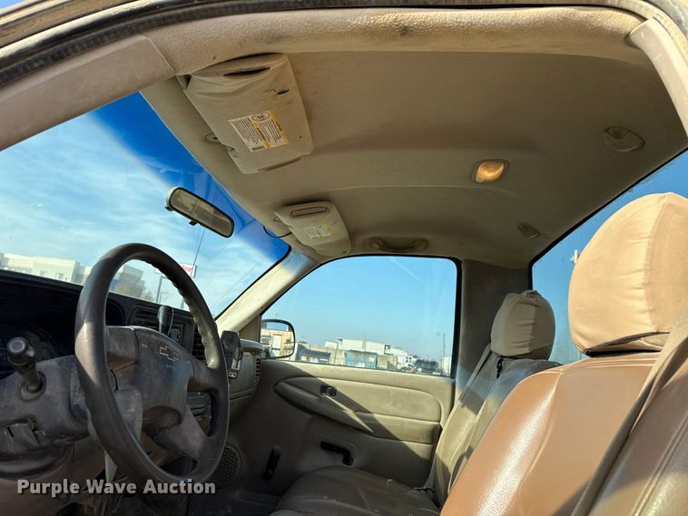 image for item EE3381 2005 Chevrolet Silverado 2500HD pickup truck