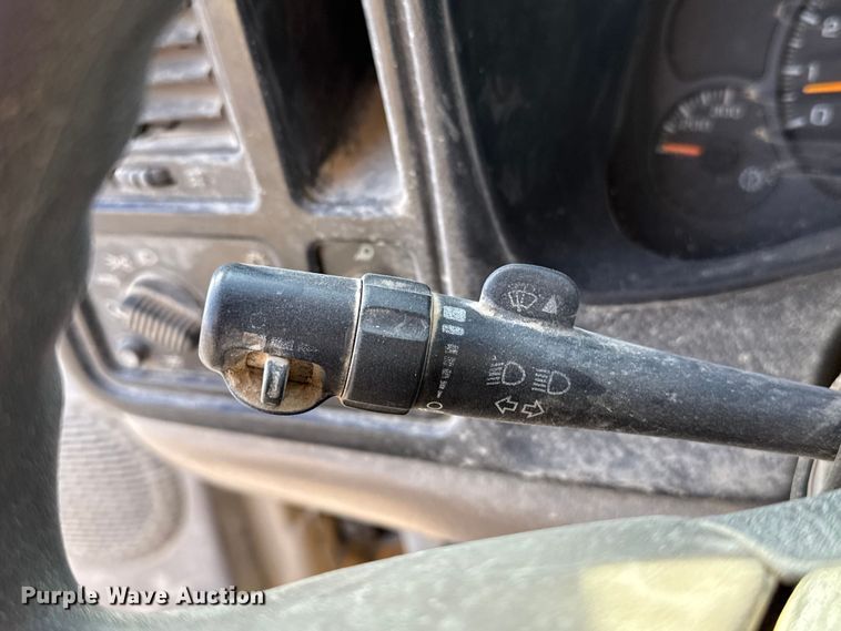 image for item EE3381 2005 Chevrolet Silverado 2500HD pickup truck