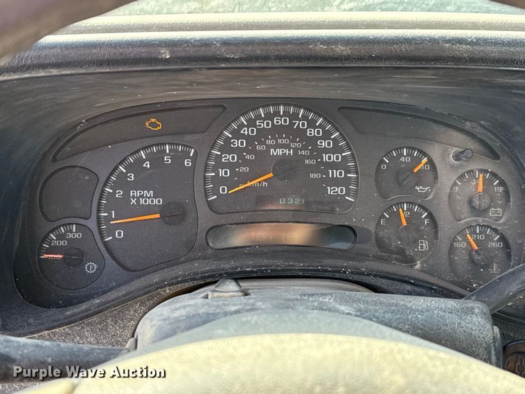 image for item EE3381 2005 Chevrolet Silverado 2500HD pickup truck