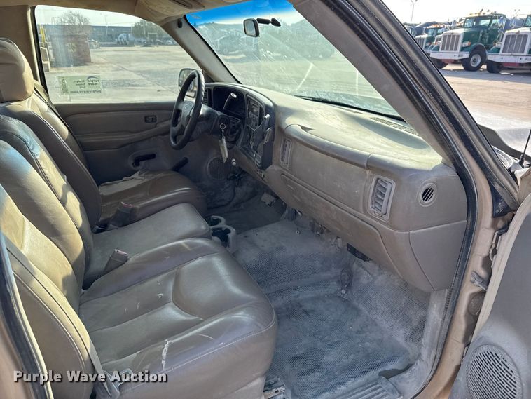 image for item EE3381 2005 Chevrolet Silverado 2500HD pickup truck