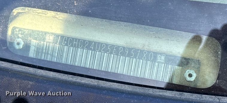 image for item EE3381 2005 Chevrolet Silverado 2500HD pickup truck