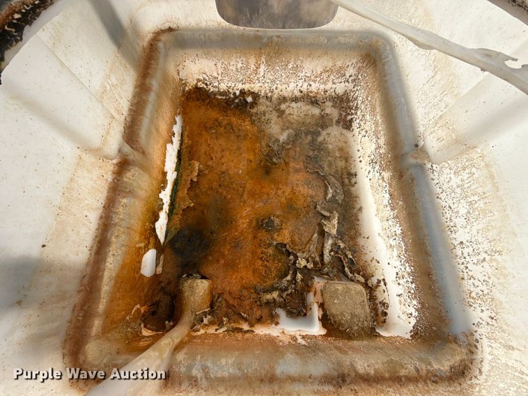 image for item EE3395 MB KNMB00M poly tank