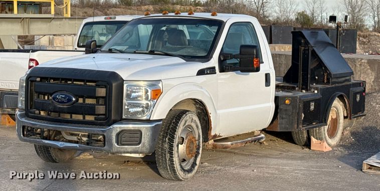 image for item EE3426 2016 Ford F350 flatbed pickup truck