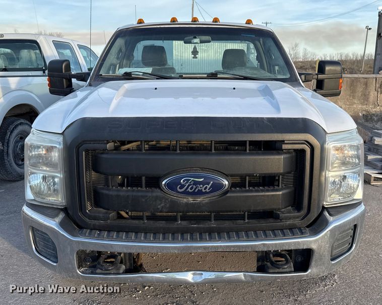 image for item EE3426 2016 Ford F350 flatbed pickup truck