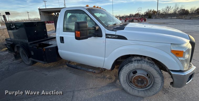 image for item EE3426 2016 Ford F350 flatbed pickup truck