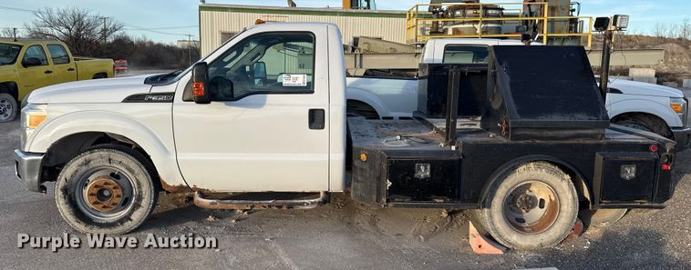image for item EE3426 2016 Ford F350 flatbed pickup truck