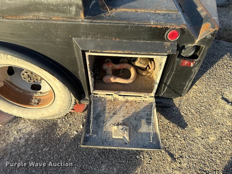 image for item EE3426 2016 Ford F350 flatbed pickup truck