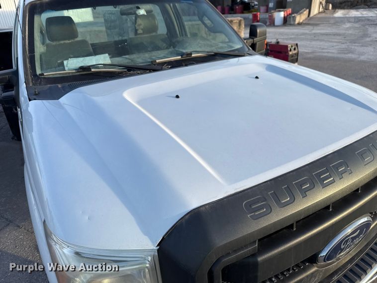 image for item EE3426 2016 Ford F350 flatbed pickup truck