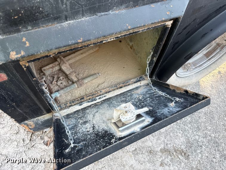 image for item EE3426 2016 Ford F350 flatbed pickup truck