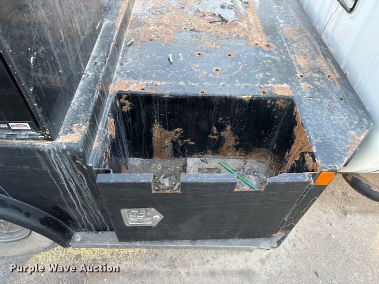 image for item EE3426 2016 Ford F350 flatbed pickup truck