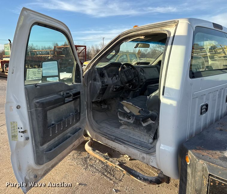 image for item EE3426 2016 Ford F350 flatbed pickup truck